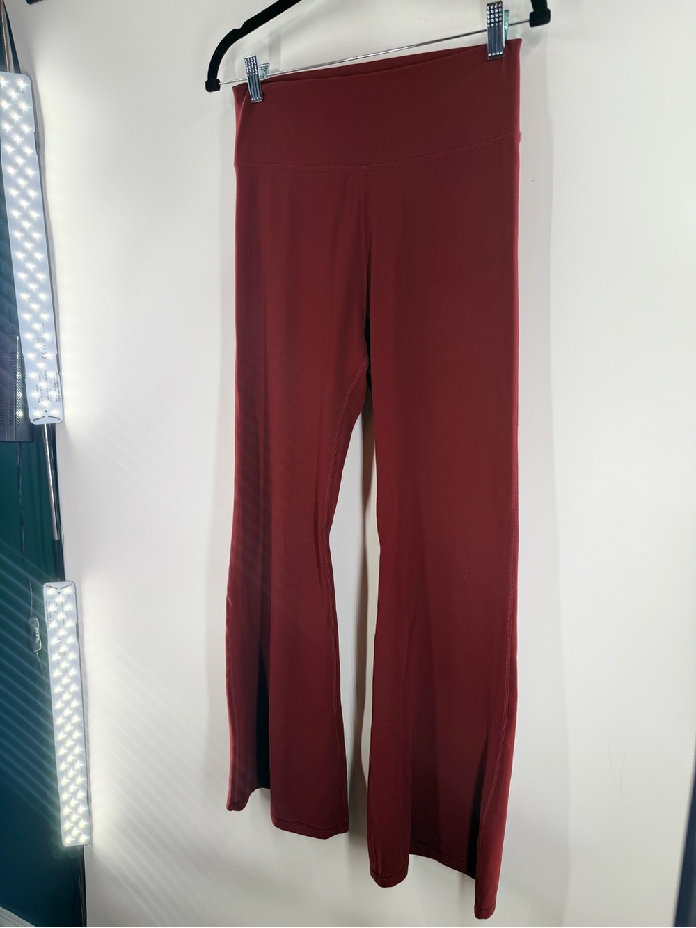 EUC Glowmode 28" FeatherFit Flared Leggings - Picture 8 of 11